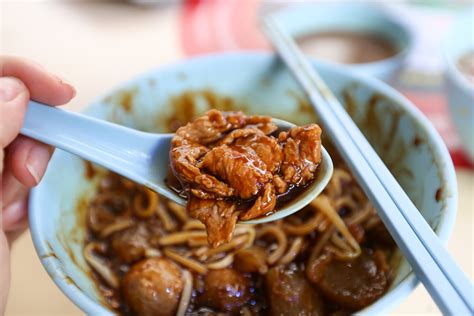  フシン式牛肉麺！スパイシーでとろけるような肉質が織りなす、忘れられない至福の味わいを体験せよ！