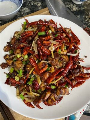   熱辣の香辛料が食欲をそそる！  Jingmen City の「辣子鸡」は一体どんな味なのか？